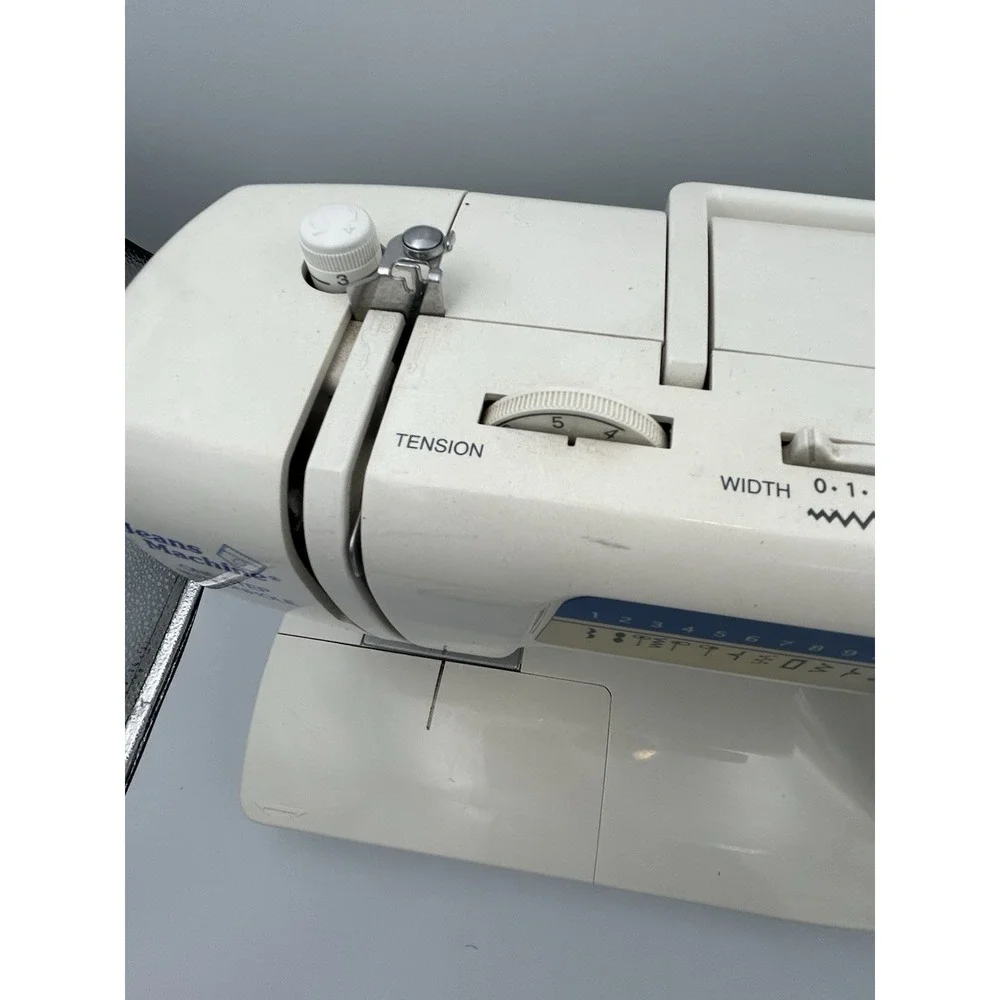 White Jeans Machine Sewing Machine With Foot Pedal Model 4042 Works W/ Manual